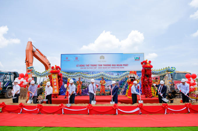 Lễ động thổ Trung tâm thương mại Ngân Phát.