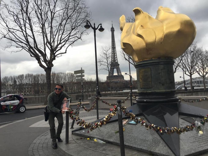 Mr.Đ&agrave;m h&agrave;o hứng thăm Kinh đ&ocirc; &aacute;nh s&aacute;ng