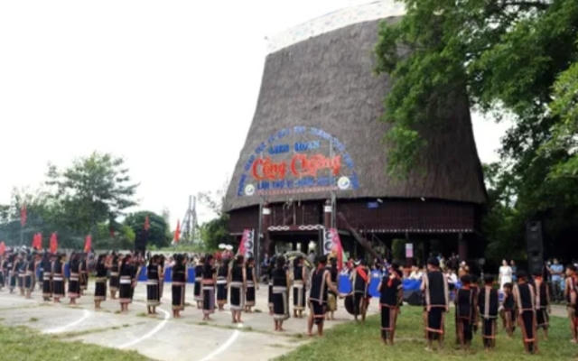 Kon Tum: Liên hoan Cồng chiêng - múa xoang, thi trang phục dân tộc thiểu số dành cho học sinh