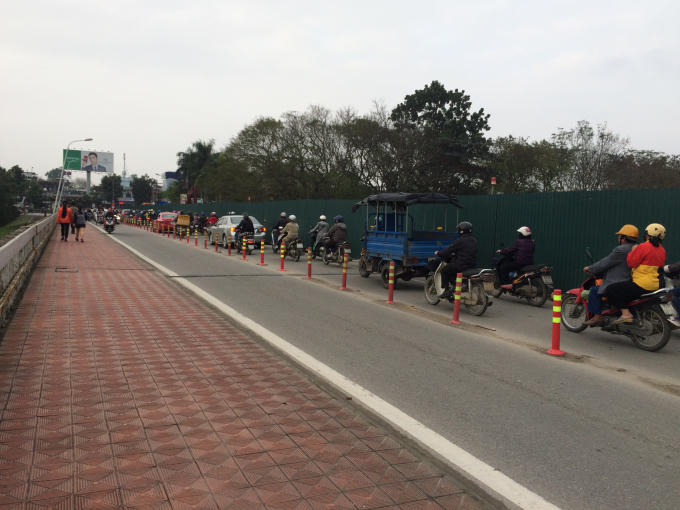 Cầu Phú Xuân đang được mở rộng (Ảnh: Nguyễn Hiền)