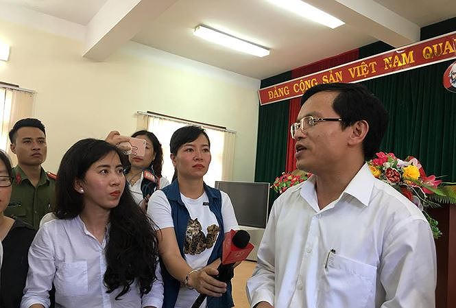 &Ocirc;ng Mai Văn Trinh, Cục trưởng cục Quản l&yacute; chất lượng, Bộ GD&amp;amp;amp;ĐT gặp gỡ b&aacute;o ch&iacute; sau khi chấm thẩm định lần 1 tại Sở GD&amp;amp;amp;ĐT Sơn La ng&agrave;y 23/7/2018.