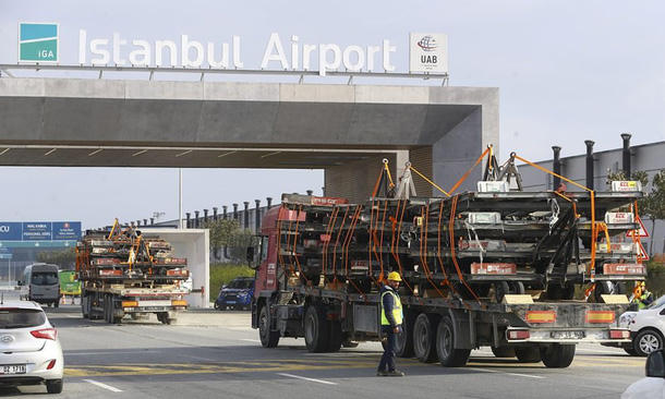 Khoảng 45 ngàn tấn thiết bị của Turkish Airlines đã vượt chặng đường hơn 30km về phía bắc để đến sân bay mới Istanbul.