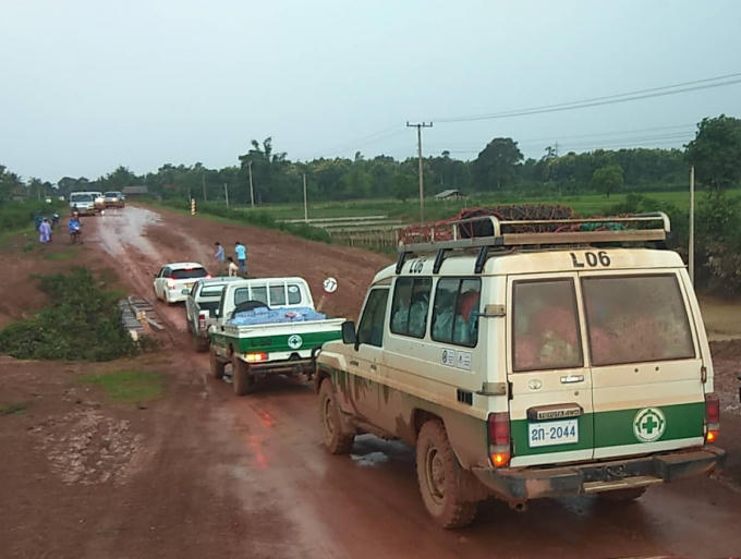 các đoàn xe cứu rợ trong nước Lào và quốc tế vẫn đang tích cực làm việc tại vùng rốn lũ