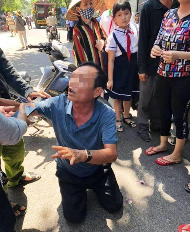 Ông Nguyễn Đức Huyện tỏ ra vô cùng sợ hãi và ân hận sau khi gây ra vụ tai nạn nghiêm trọng.