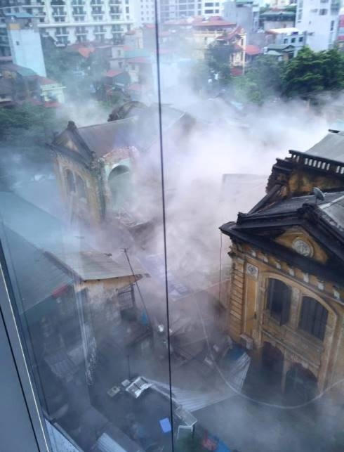 Hình ảnh tòa nhà khi vừa đổ sập.