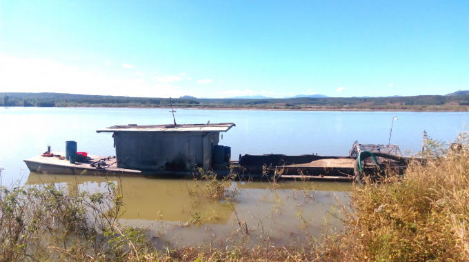 Tàu hút trộm cát đang bị lực lượng chức năng tạm giữ.