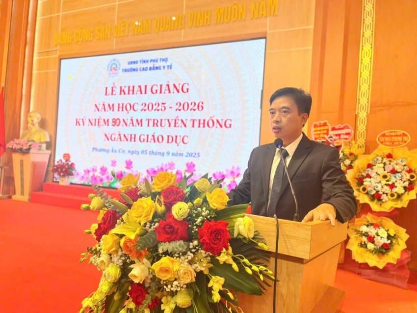 TS.BS Nguyễn Quang Ân - Bí thư Đảng ủy, Hiệu Trưởng Trường Cao đẳng Y tế Phú Thọ phát biểu tại buổi lễ.