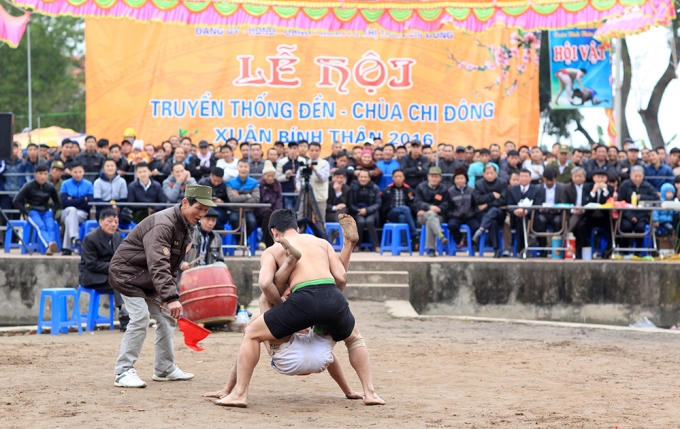 Tưng bừng hội Vật Đền - Ch&ugrave;a Chi Đ&ocirc;ng