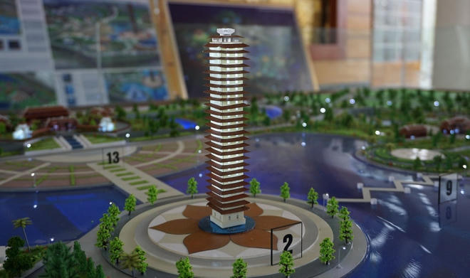 Nằm ở trung tâm công viên là công trình Tháp vọng cảnh (tháp vương vị), cao 33 tầng (106 m, chưa kể bông sen bằng pha lê ở đỉnh tháp), tổng diện tích sàn 15.000 m2, có sức chứa 3.000 – 5.000 người cùng lúc. Giao thông trong tháp là thang máy siêu tốc.  Theo thuyết minh, kiến trúc tháp là biểu tượng truyền tải khát vọng của con người đến với trời xanh.   Dự kiến từ tầng 1 đến tầng 32 sẽ được bài trí mỹ thuật bằng tượng, phù điêu, tranh mô tả cuộc đời và sự nghiệp của các đế vị. Tầng 33 đặt bài vị chung của tất cả các vị vua Việt. Công năng chính của tháp dùng để tham quan, trưng bày, quảng bá, học tập, giải trí, bắn pháo hoa…