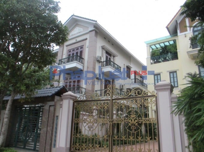 Ngôi biệt thự "nổi bật" một khu phố.