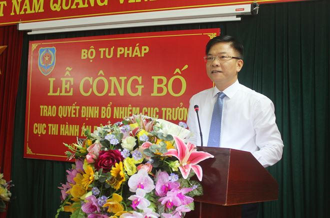 Bộ trưởng Lê Thành Long phát biểu giao nhiệm vụ cho tân Cục trưởng THADS Tp Hà Nội.