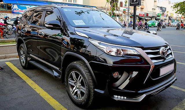 Việc các đại lý "ép" đặt cọc mua Toyota Fortuner kèm phụ kiện không còn quá xa lạ.