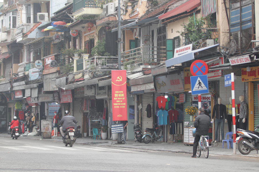 Người Hà Nội ngại dịch corona, phố yên tĩnh, mua sắm vắng - 2