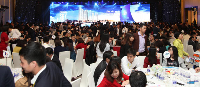 Khu vực thủ tục của dự án hoạt động hết công suất tại lễ ra mắt Vinhomes Skylake.