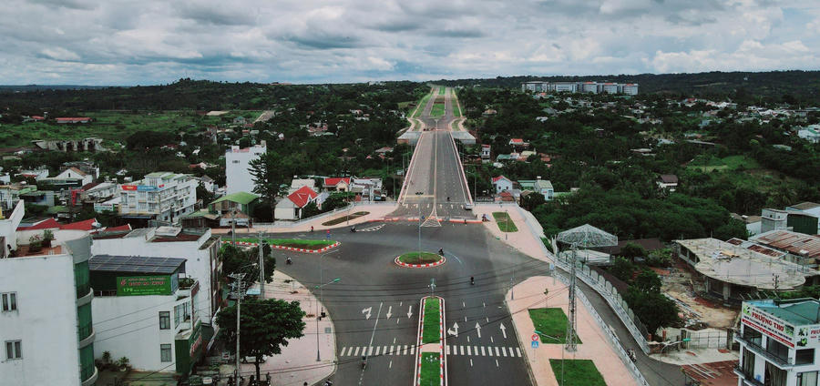 Toàn cảnh dự án Đường Đông Tây, thành phố Buôn Ma Thuột chiều dài 6,9km điểm đầu trung tâm thành phố Buôn Ma Thuột, điểm cuối cảng sân bay hàng không Buôn Ma Thuột.