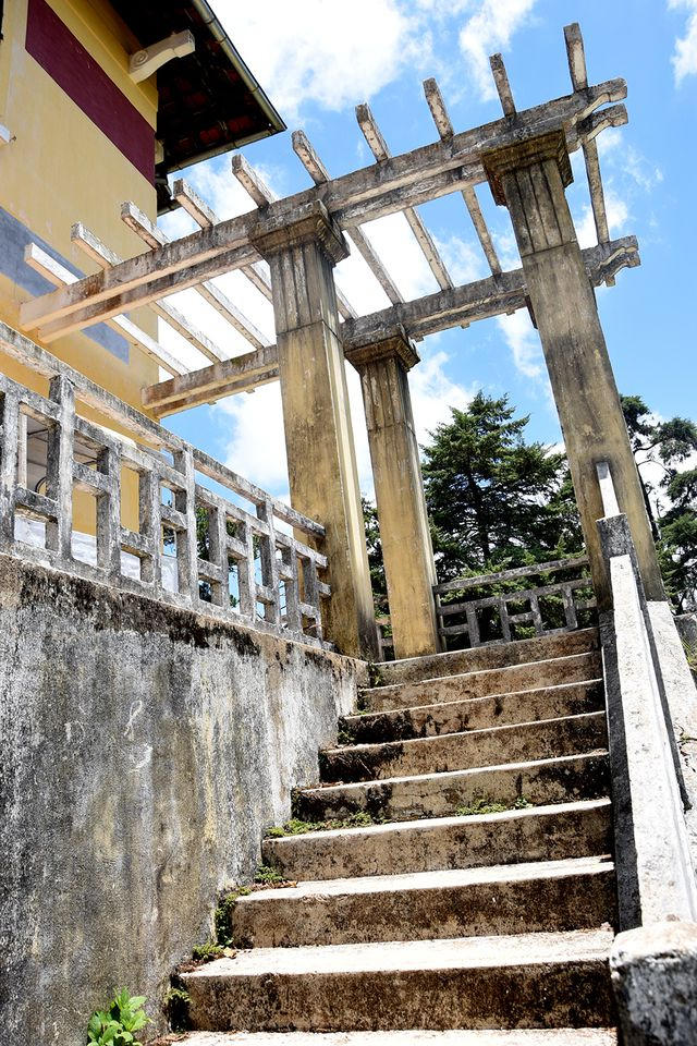 Hiện một số hạng mục của Dinh đã bị xuống cấp, hư hỏng.