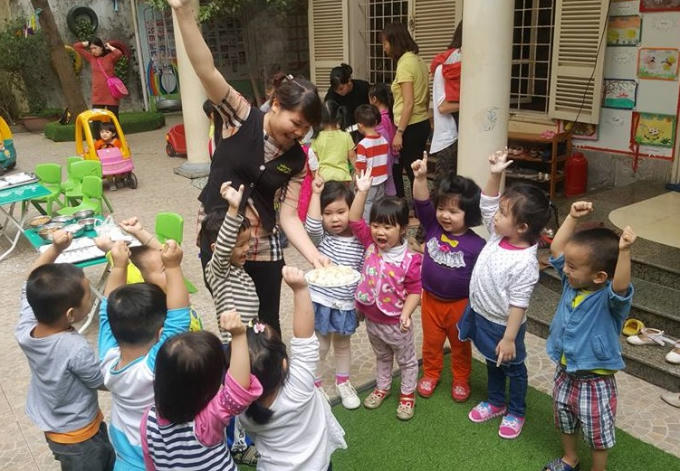 Tết Hàn thực, ngắm các em bé làm bánh trôi