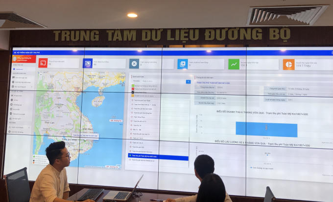 Hệ thống quản lý, giám sát, khai thác dữ liệu thu phí sử dụng dịch vụ đường bộ đặt tại Tổng cục Đường bộ Việt Nam sẽ là "mắt thần" theo dõi toàn bộ quá trình thu phí tại các trạm BOT. Ảnh: VGP/Phan Trang.