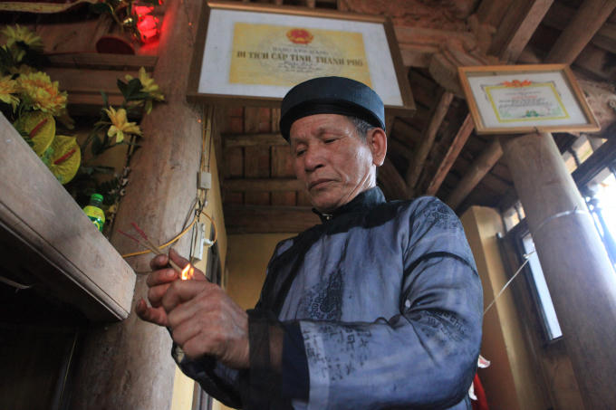 Cụ thủ từ Nguyễn Thành Ngữ năm nay đã gần 80 tuổi cho biết, trong lễ hội, hai tiết mục được mong đợi nhất là Trò Trám và Lễ Mật. Trò Trám là tiết mục mang lại tiếng cười nhất bởi những câu hò đối đáp mang đậm tín ngưỡng phồn thực như: “Gặp đây em mới hỏi chàng/Cái gì lủng lẳng một gang trong quần? - Nàng hỏi thì ta thưa rằng/Cái đeo lủng lẳng là giằng cối xay”.