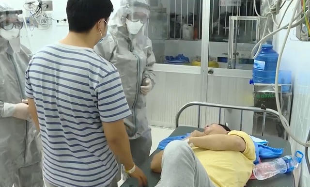 Hai cha con bệnh nhân người Trung Quốc bị nhiễm corona đang điều trị tại Bệnh viện Chợ Rẫy
