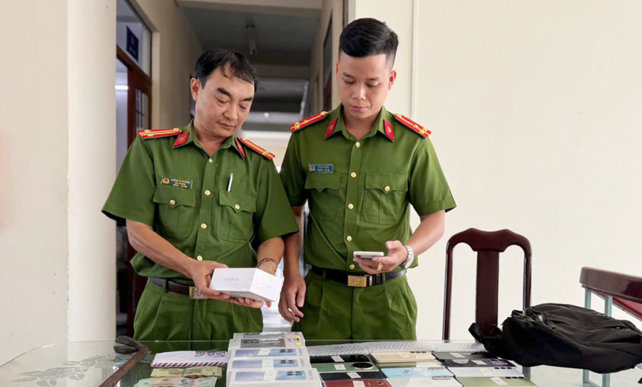 Cơ quan Công an thu giữ tang vật vụ án