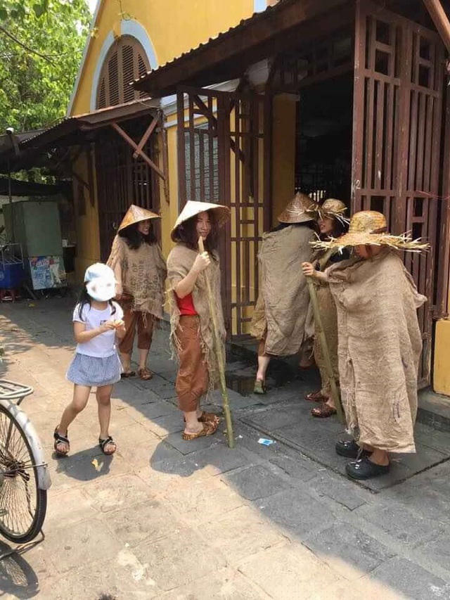 Bước đầu truy tìm, cơ quan chức năng đã xác định “đối tượng ăn xin” là người nhà của ông Phan Minh Cương và Phan Văn Anh Vũ. 
