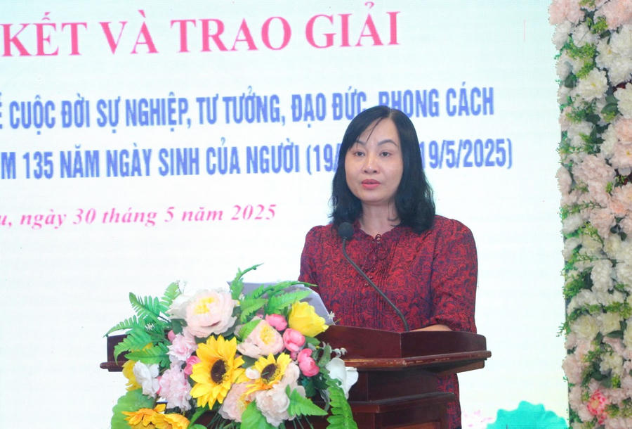 Bà Đỗ Ái Lam - Phó Giám đốc Sở Văn hóa, Thể thao và Du lịch tỉnh (Phó Trưởng ban Tổ chức Cuộc thi), phát biểu tại lễ tổng kết và trao giải Cuộc thi.