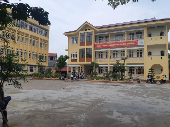 Điểm trường chuyên Chu Văn An, nơi khoảng 100 thí sinh tự do thuộc Tiểu đoàn Cảnh sát cơ động (CSCĐ) số 2, thuộc Trung đoàn CSCĐ Đông Bắc, Bộ Tư lệnh CSCĐ dự thi kì thi THPT quốc gia 2018 tại Lạng Sơn.