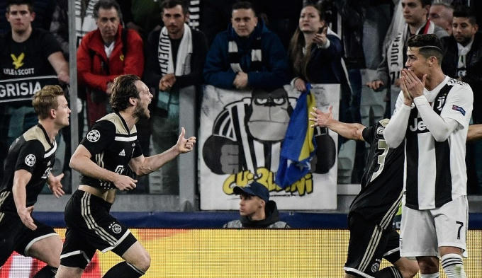 Ronaldo ghi bàn, Juventus vẫn bị Ajax loại đầy cay đắng