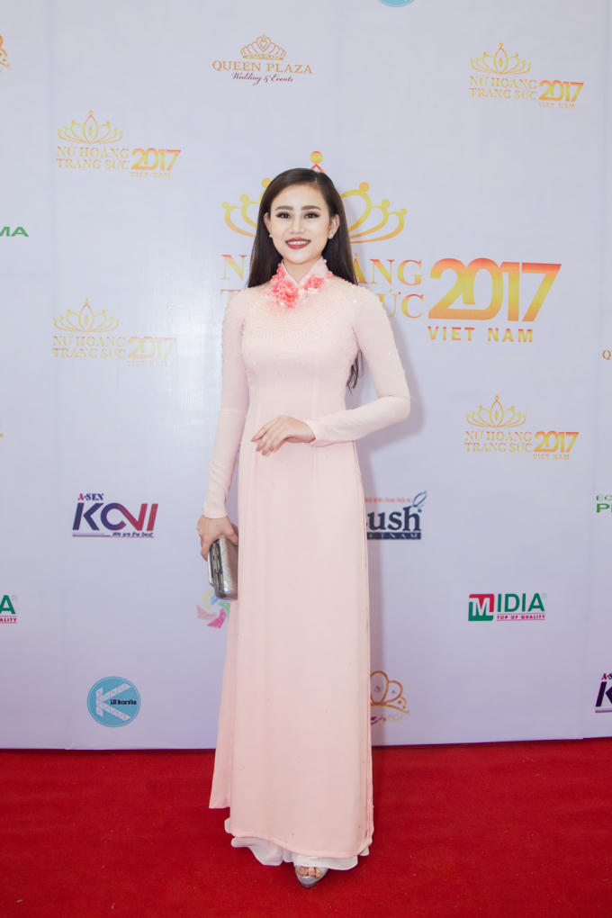 Á hoàng đá quý Cao Thùy Trang.