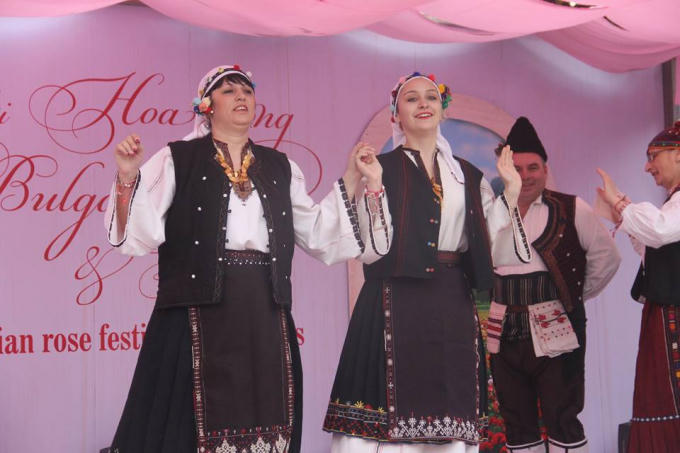 Trực tuyến: Lễ khai mạc kết th&uacute;c, du kh&aacute;ch bắt đầu được v&agrave;o thăm vườn hồng