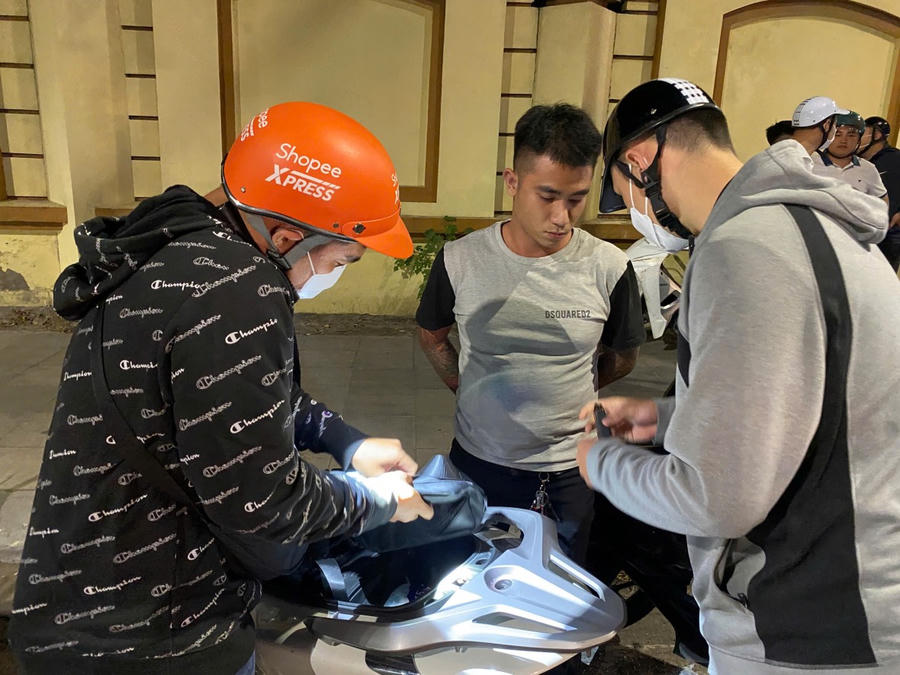 Cảnh sát 141 hóa trang, mặc thường phục "vây bắt" những "quái xế".