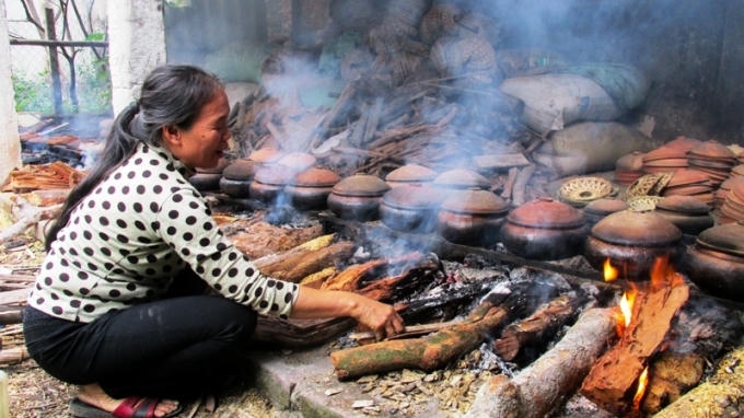 Nghệ nhân Trần Thị Nghị cho biết dịp tết này cơ sở của bà sẽ cung ứng ra thị trường khoảng 4-5 nghìn niêu cá.