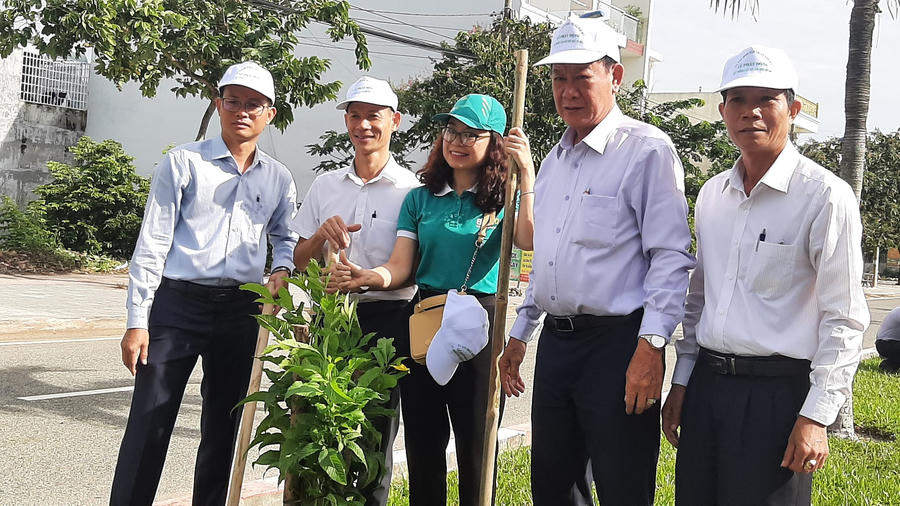 H2 cac dai bieu tien hanh trong cay trong buoi le phat dong