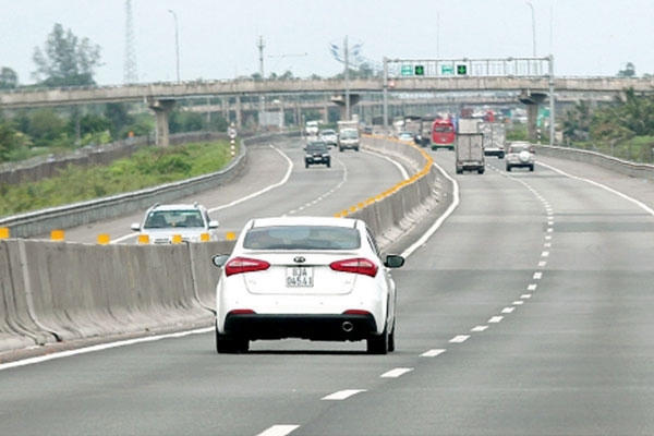 2TS. Trần Du Lịch cho rằng, muốn làm được cao tốc Bắc - Nam bằng hình thức PPP Nhà nước phải hỗ trợ nguồn vốn (Trong ảnh: Cao tốc Long Thành - Dầu Giây) - Ảnh: Ngô Vinh.