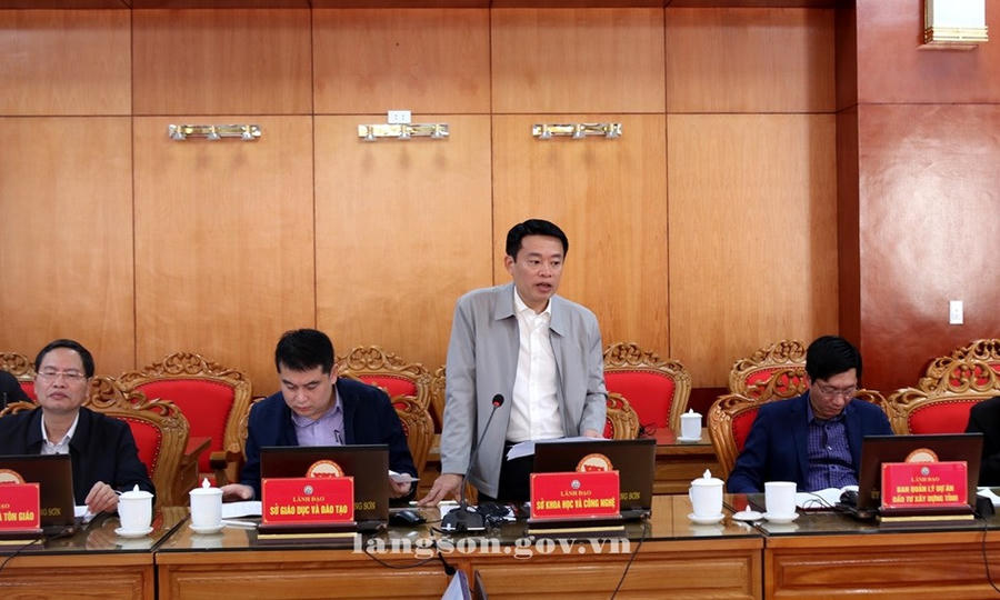 Lãnh đạo Sở Khoa học và Công nghệ phát biểu tại cuộc họp.