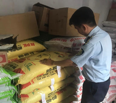 Thu hồi 5 tấn phân bón không được lưu hành tại Việt Nam