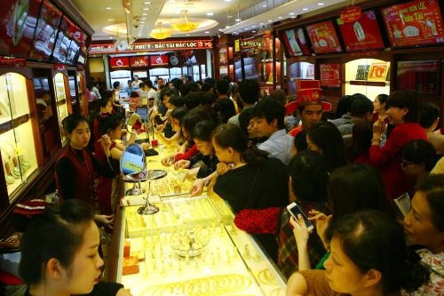 Giá vàng ngày 4/7 mở phiên giao dịch đầu tuần mới bứt phá vượt mốc 36 triệu đồng/lượng, về cuối ngày giá vàng sát mộc 37 triệu đồng/lượng. (Ảnh minh họa).