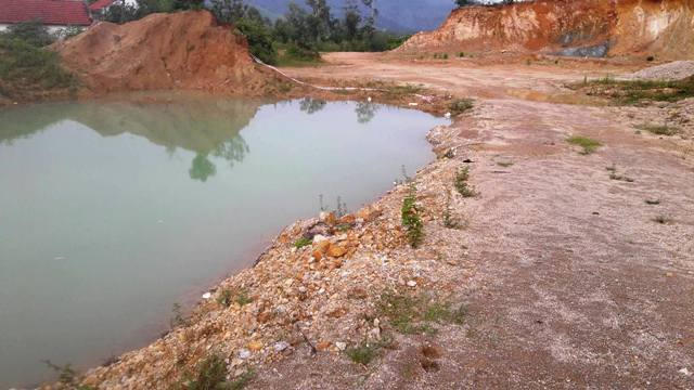 Khiến 2 cháu bé trong một gia đình chết đuối thương tâm (ảnh Đào Tấn).