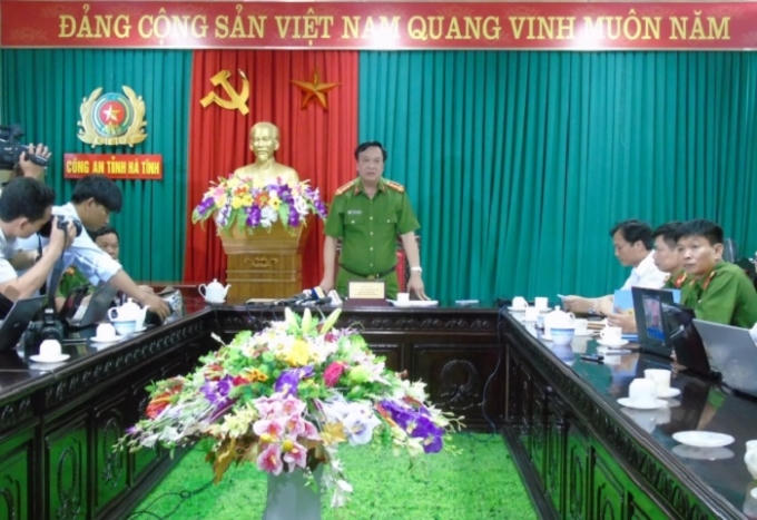 Khởi tố vụ chôn lấp trái phép chất thải Formosa tại Kỳ Anh. Đại tá Bùi Đình Quang, Phó Giám đốc Công an tỉnh, Thủ trưởng Cơ quan Cảnh sát điều tra Hà Tĩnh chủ trì buổi họp báo.