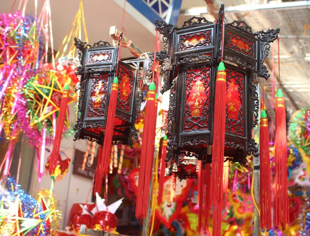 Giá cho các mặt hàng đồ chơi dao động từ 10.000 đồng/chiếc trở lên