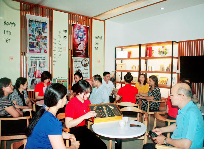 HB Spa ch ú ng t ô i mu ố n th ô ng qua ph ươ ng ph á p d ưỡ ng sinh "Ph ù d ươ ng" , gi ú p đỡ n â ng cao v à c ả i thi ệ n đượ c s ứ c kh ỏ e c ủ a nhi ề u ng ườ i.