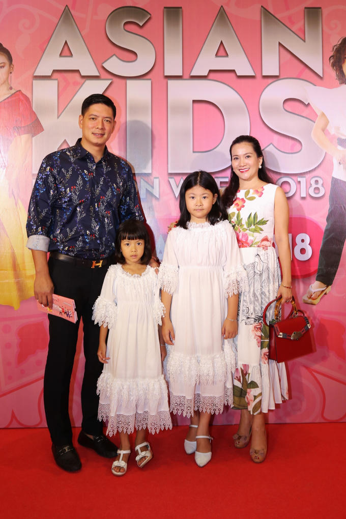 Trương Ngọc Ánh dẫn con gái tham gia Asian Kids Fashion Week