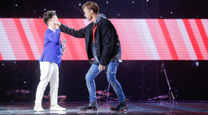 Giọng h&aacute;t Việt 2017 tập 1: Vũ C&aacute;t Tường v&agrave; Soobin Ho&agrave;ng Sơn