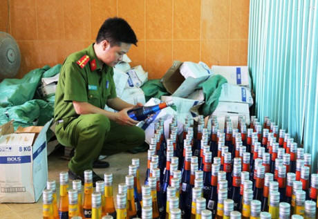 Tổng giá trị lô hàng không rõ nguồn gốc xuất xứ có giá trị hơn 200 triệu đồng.