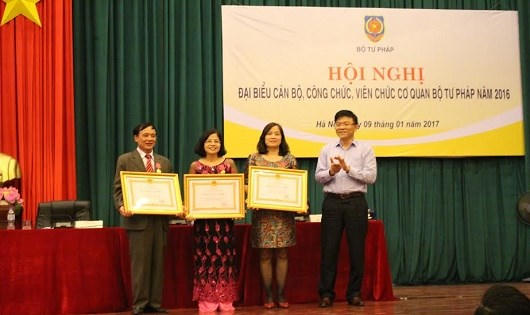 Tạo m&ocirc;i trường l&agrave;m việc b&igrave;nh đẳng, ph&aacute;t huy năng lực của c&aacute; nh&acirc;n