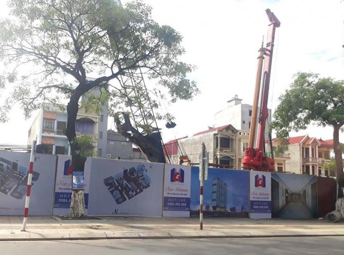 Phía bên ngoài dự án.