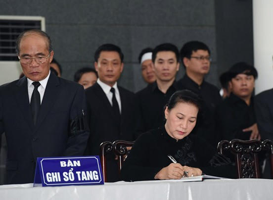 Nhiều đo&agrave;n kh&aacute;ch trong nước v&agrave; Quốc tế viếng Chủ tịch nước Trần Đại Quang