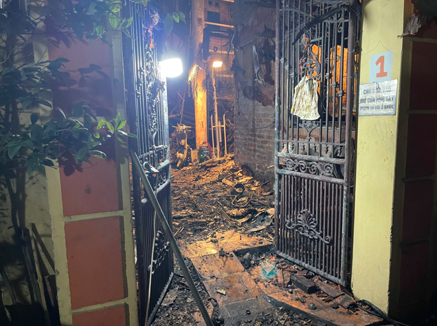 Hiện trường ngôi nhà 5 tầng bị cháy làm 14 người tử vong, 3 người bị thương ở quận Cầu Giấy.