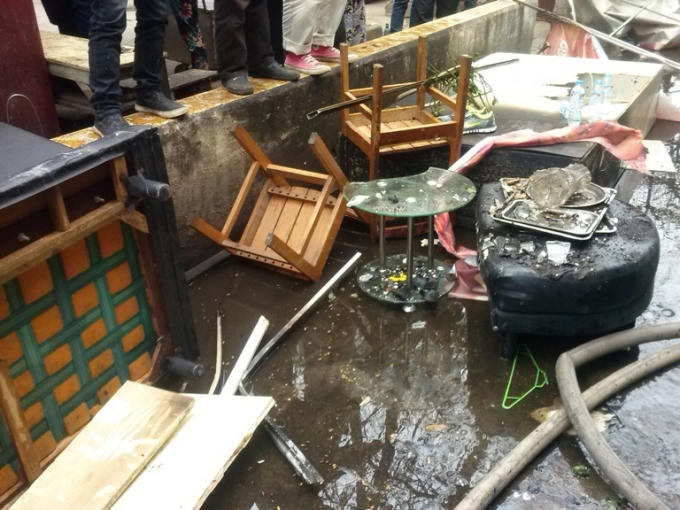 Một số đồ đạc trong nhà bị cháy gần như hoàn toàn.